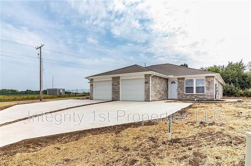 Townhouse for rent at 1514 Park Ave #B, Warrensburg, MO 64093