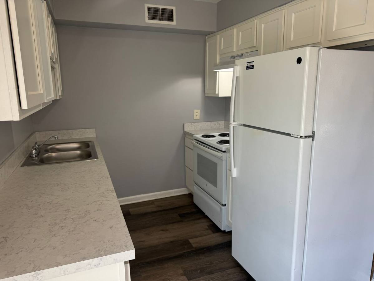 Apartment for rent at 4401 Landside Dr, Louisville, KY 40220