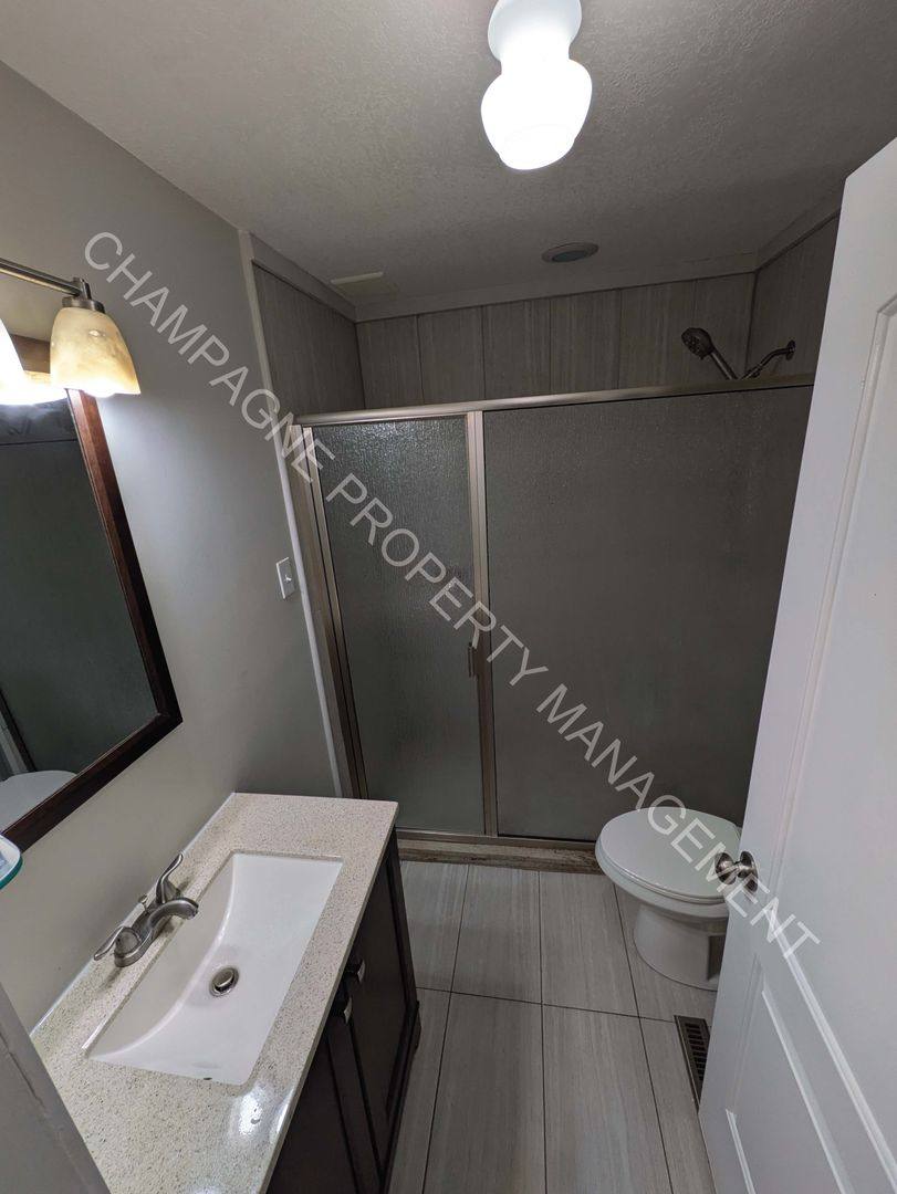House for rent at 2523 Charlotte St, Kansas City, MO 64108