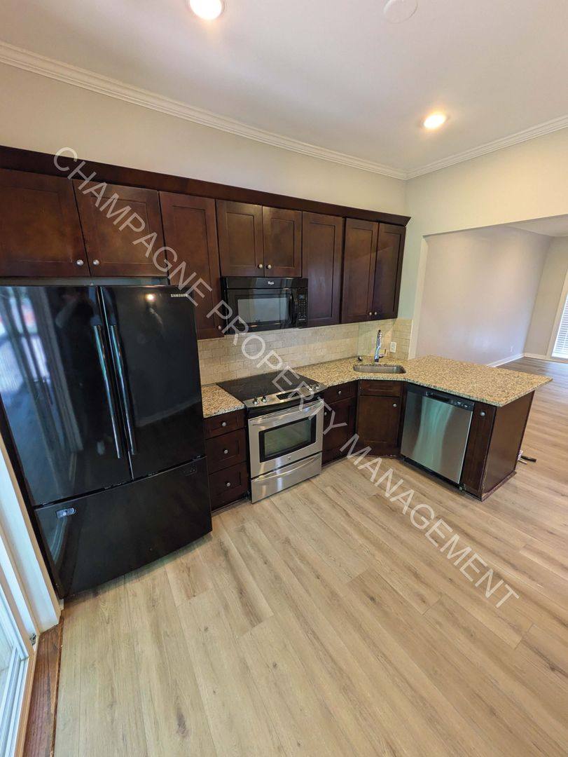 House for rent at 2523 Charlotte St, Kansas City, MO 64108
