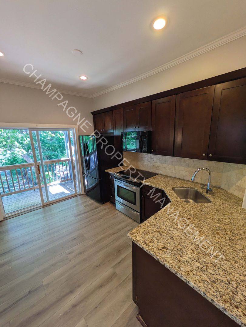 House for rent at 2523 Charlotte St, Kansas City, MO 64108