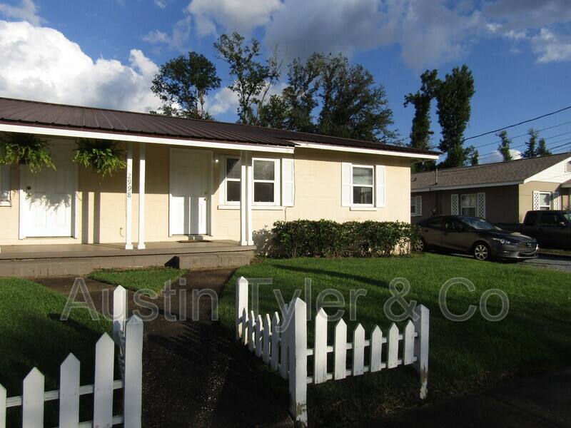 Apartment for rent at 2998A Hospital Dr S Formerly Smith St, Marianna, FL 32446