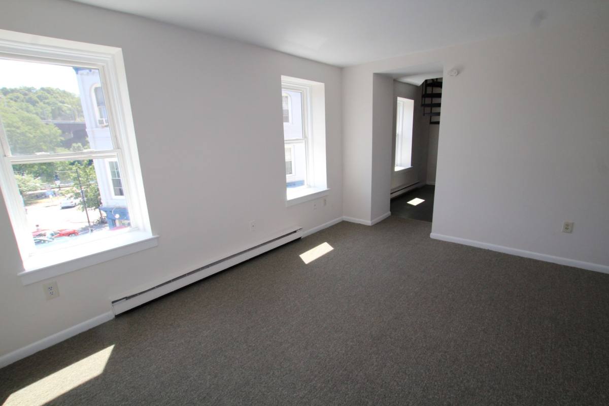Apartment for rent at 11 Broadway #37, Kingston, NY 12401