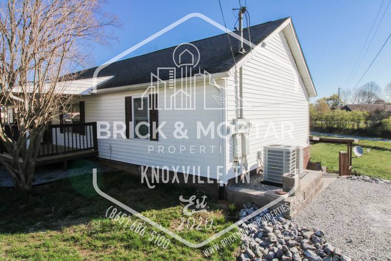 House for rent at 1731 Lively Rd, Maryville, TN 37801