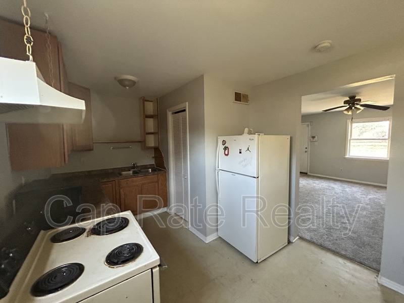 3137 McGuffey Rd, Columbus, OH 43224