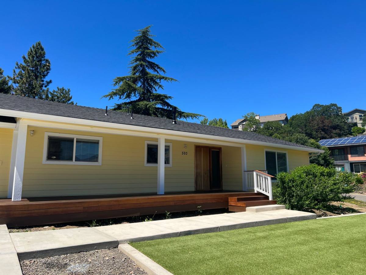 Apartment for rent at 593 Oak Knoll Dr, Ashland, OR 97520