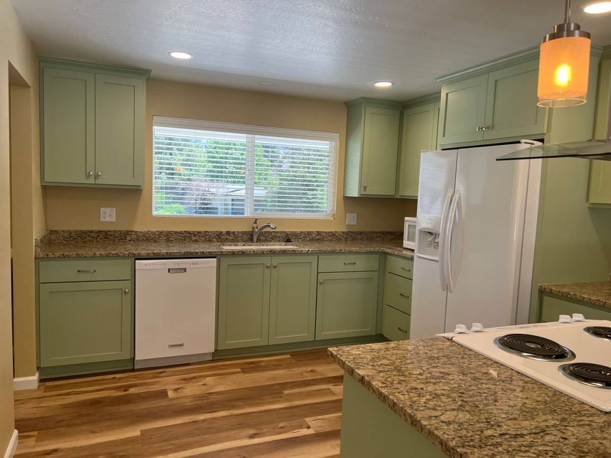 Apartment for rent at 593 Oak Knoll Dr, Ashland, OR 97520
