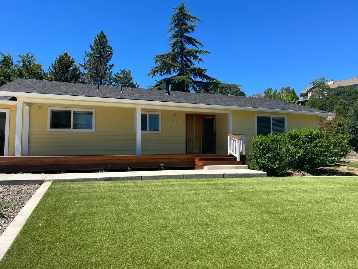 Apartment for rent at 593 Oak Knoll Dr, Ashland, OR 97520