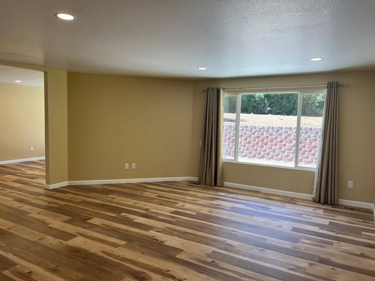 Apartment for rent at 593 Oak Knoll Dr, Ashland, OR 97520