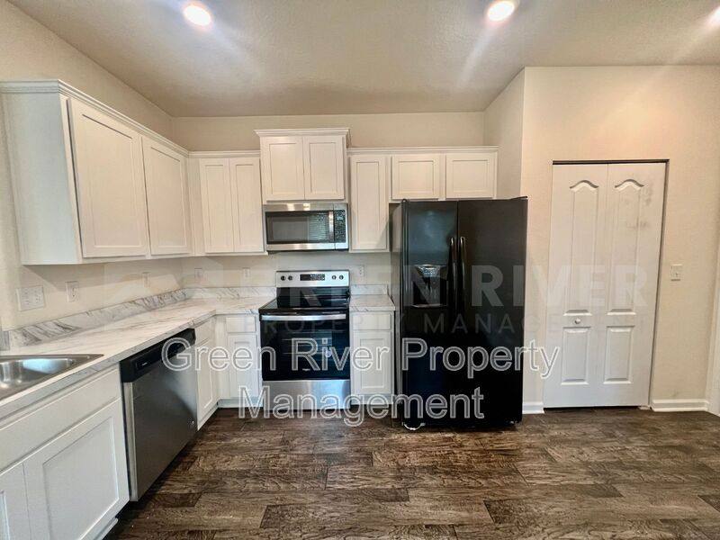 Townhouse for rent at 294 Aralia Lane, Jacksonville, FL 32216