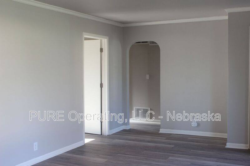 House for rent at 670 S 69th St, Omaha, NE 68106