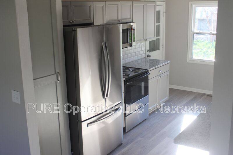 House for rent at 670 S 69th St, Omaha, NE 68106