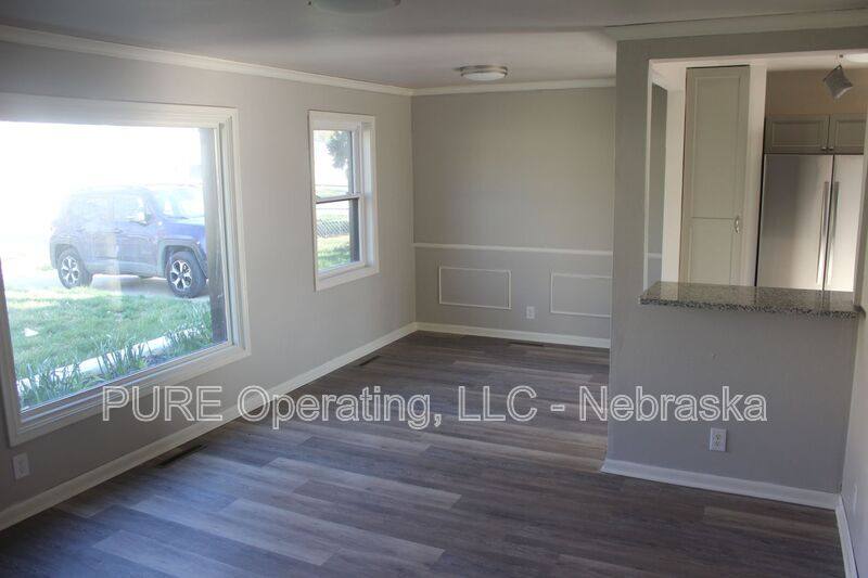 House for rent at 670 S 69th St, Omaha, NE 68106