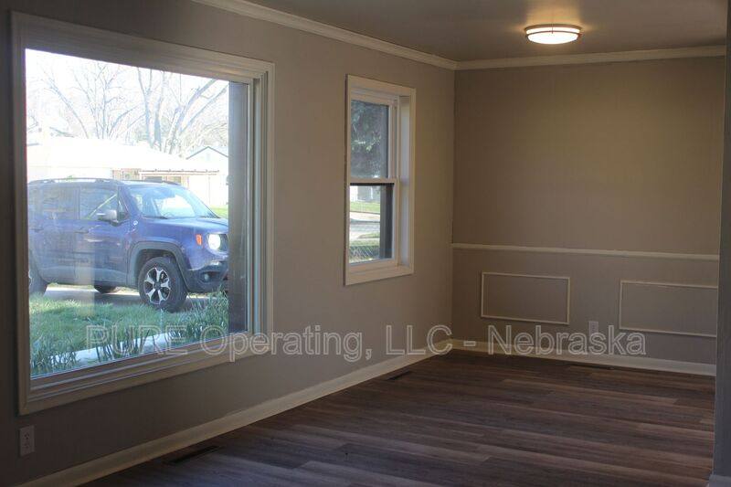 House for rent at 670 S 69th St, Omaha, NE 68106