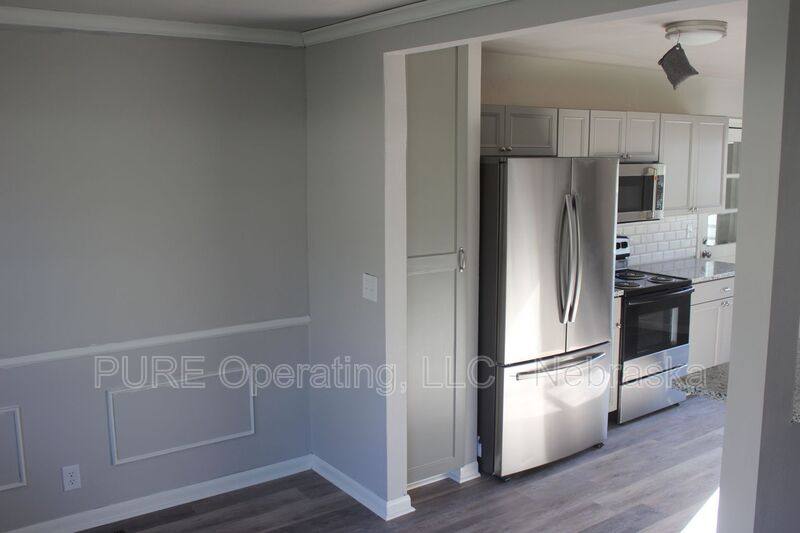 House for rent at 670 S 69th St, Omaha, NE 68106