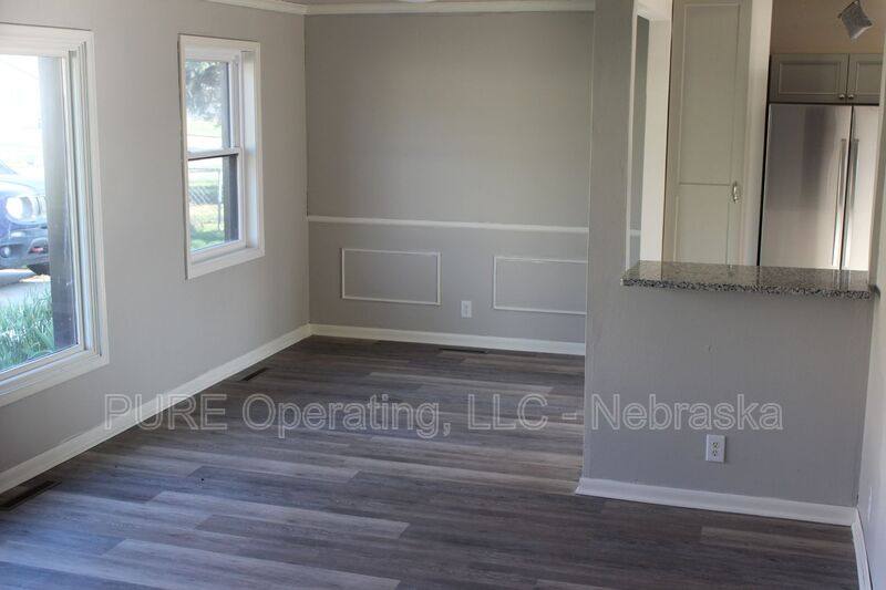 House for rent at 670 S 69th St, Omaha, NE 68106