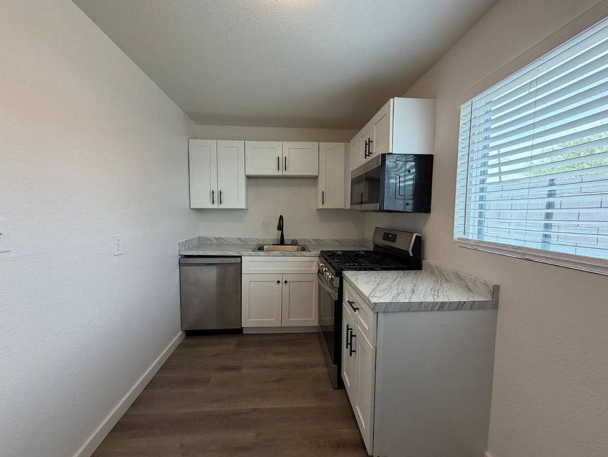 Townhouse for rent at 1027 E Dunlap Ave, Phoenix, AZ 85020