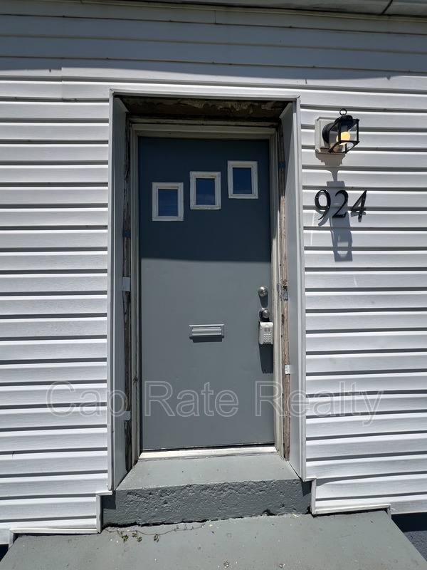 House for rent at 924 E 18th Ave, Columbus, OH 43211
