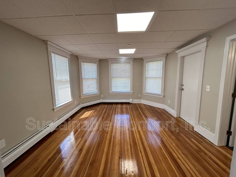 Apartment for rent at 36 Roxbury St #1, Worcester, MA 01609