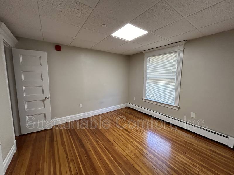 Apartment for rent at 36 Roxbury St #1, Worcester, MA 01609