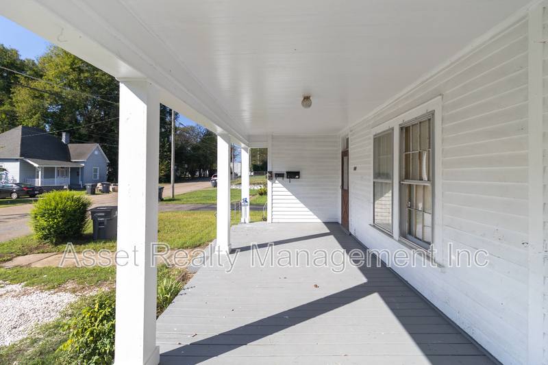 Apartment for rent at 221 Hawthorne Ave #2, Knoxville, TN 37920