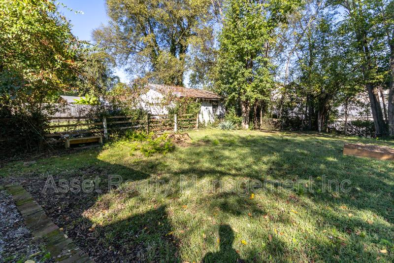 Apartment for rent at 221 Hawthorne Ave #2, Knoxville, TN 37920