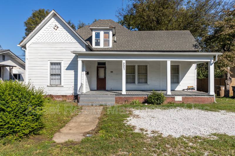 Apartment for rent at 221 Hawthorne Ave #2, Knoxville, TN 37920