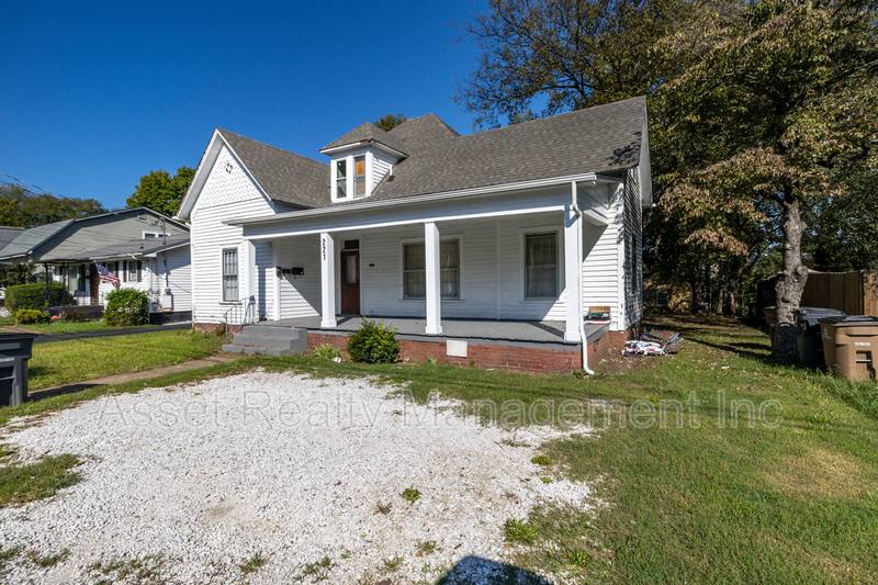 Apartment for rent at 221 Hawthorne Ave #2, Knoxville, TN 37920