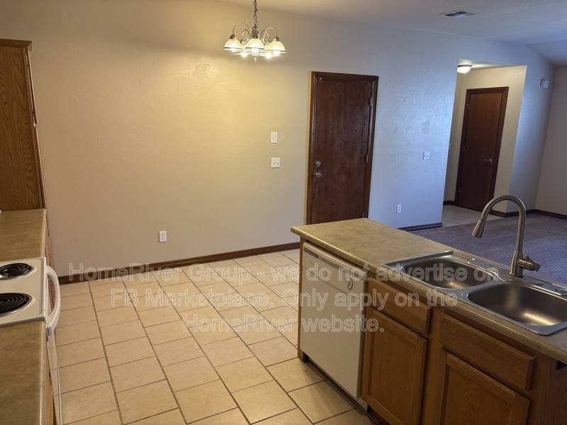 Apartment for rent at 600 Garrison Lane, Yukon, OK 73099