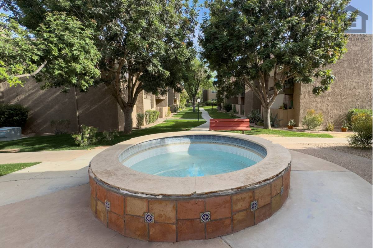 Apartment for rent at 5525 E Thomas Rd, Phoenix, AZ 85018