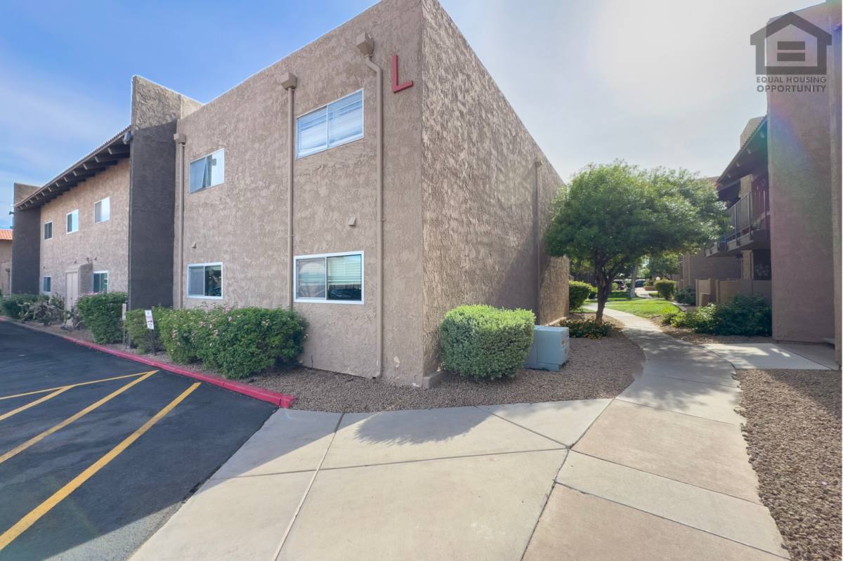 Apartment for rent at 5525 E Thomas Rd, Phoenix, AZ 85018