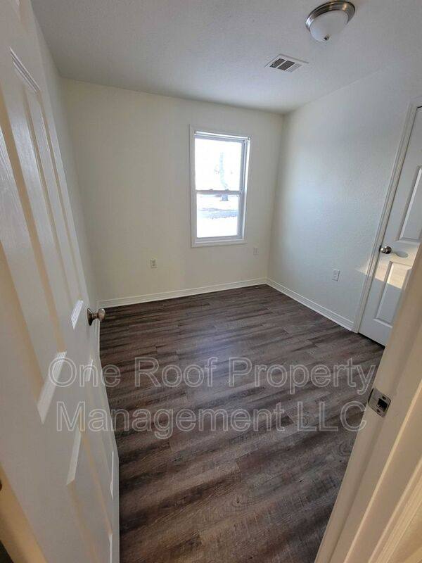 House for rent at 2633 S 49th St, Kansas City, KS 66106