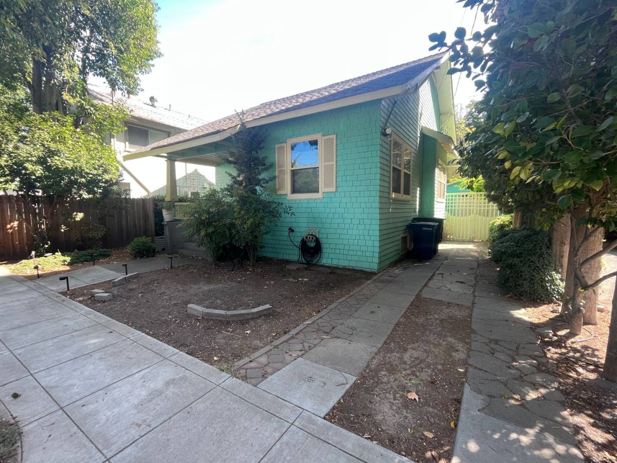 House for rent at 219 24th St, Sacramento, CA 95816