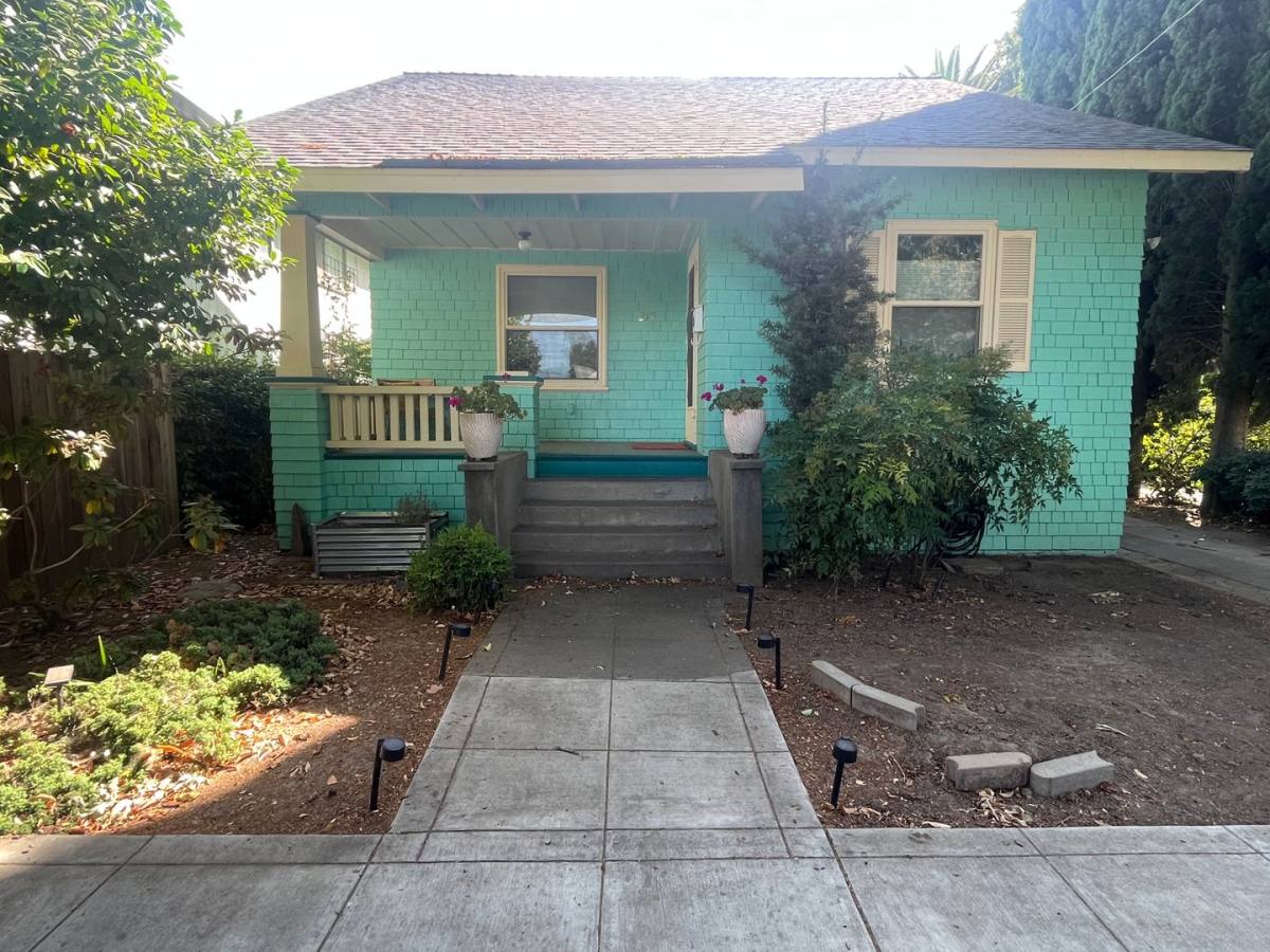 House for rent at 219 24th St, Sacramento, CA 95816