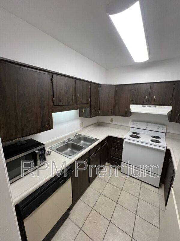 Apartment for rent at 4547 Alvin Dark #1, Baton Rouge, LA 70820