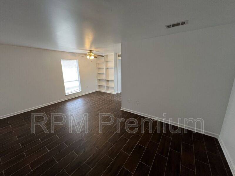Apartment for rent at 4547 Alvin Dark #1, Baton Rouge, LA 70820