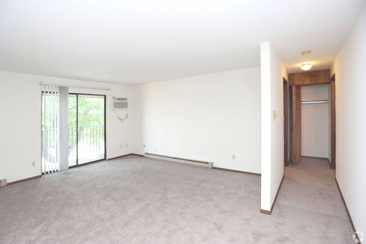 Apartment for rent at 2221 W Willow Knolls Dr, Peoria, IL 61614