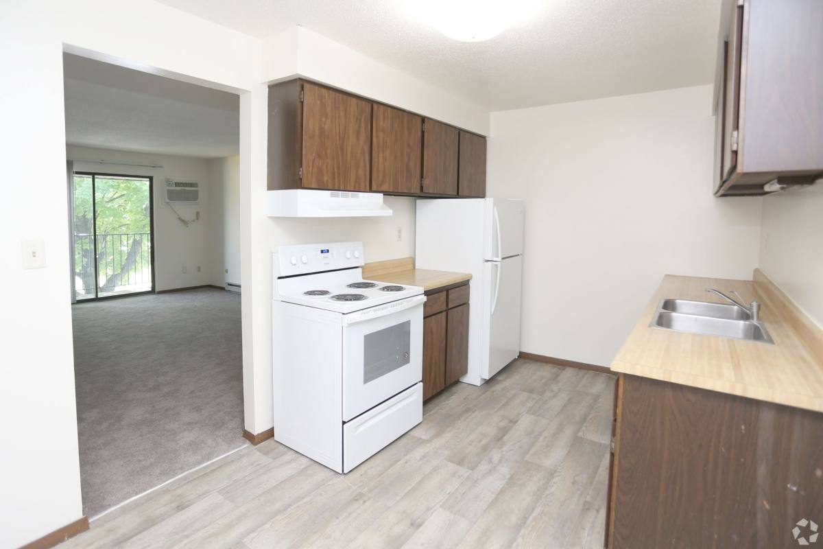 Apartment for rent at 2221 W Willow Knolls Dr, Peoria, IL 61614