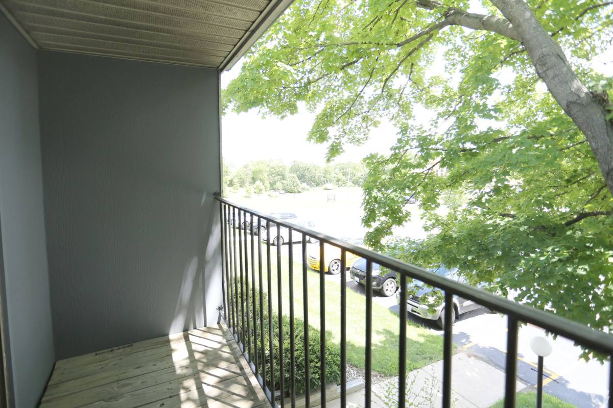 Apartment for rent at 2221 W Willow Knolls Dr, Peoria, IL 61614