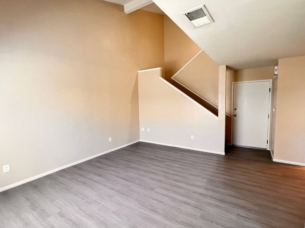 Apartment for rent at 8111 Laborough Dr, Bakersfield, CA 93311