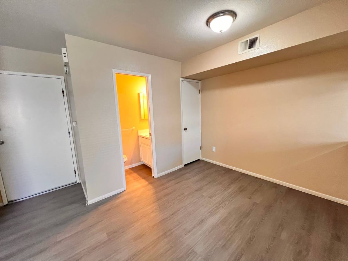 Apartment for rent at 8111 Laborough Dr, Bakersfield, CA 93311