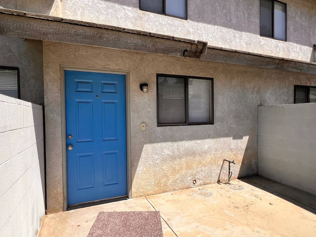 Apartment for rent at 8111 Laborough Dr, Bakersfield, CA 93311