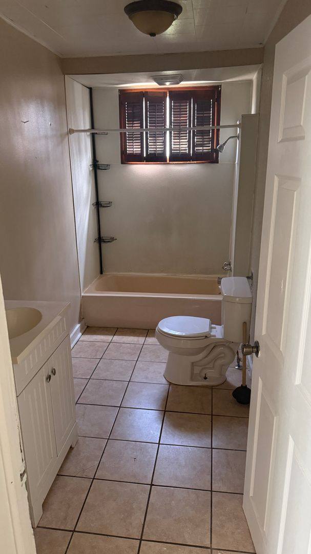 Apartment for rent at 1119 Agnew St, New Castle, PA 16101