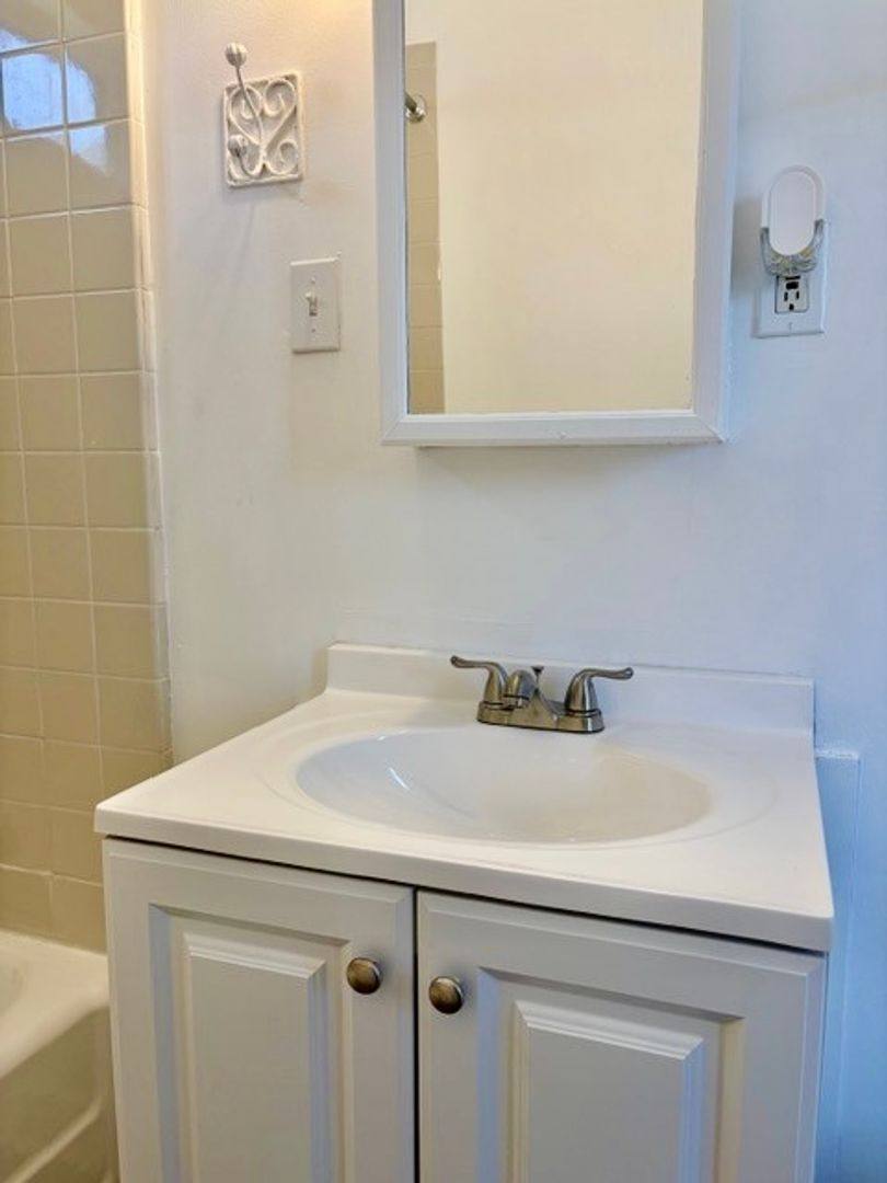 Apartment for rent at 119-121 Hobart St, Meriden, CT 06450