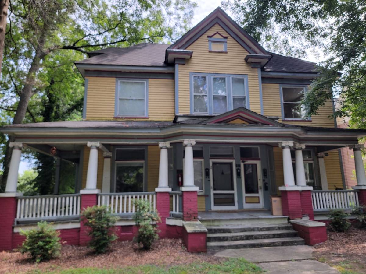 Apartment for rent at 608 Fifth Ave, Greensboro, NC 27405