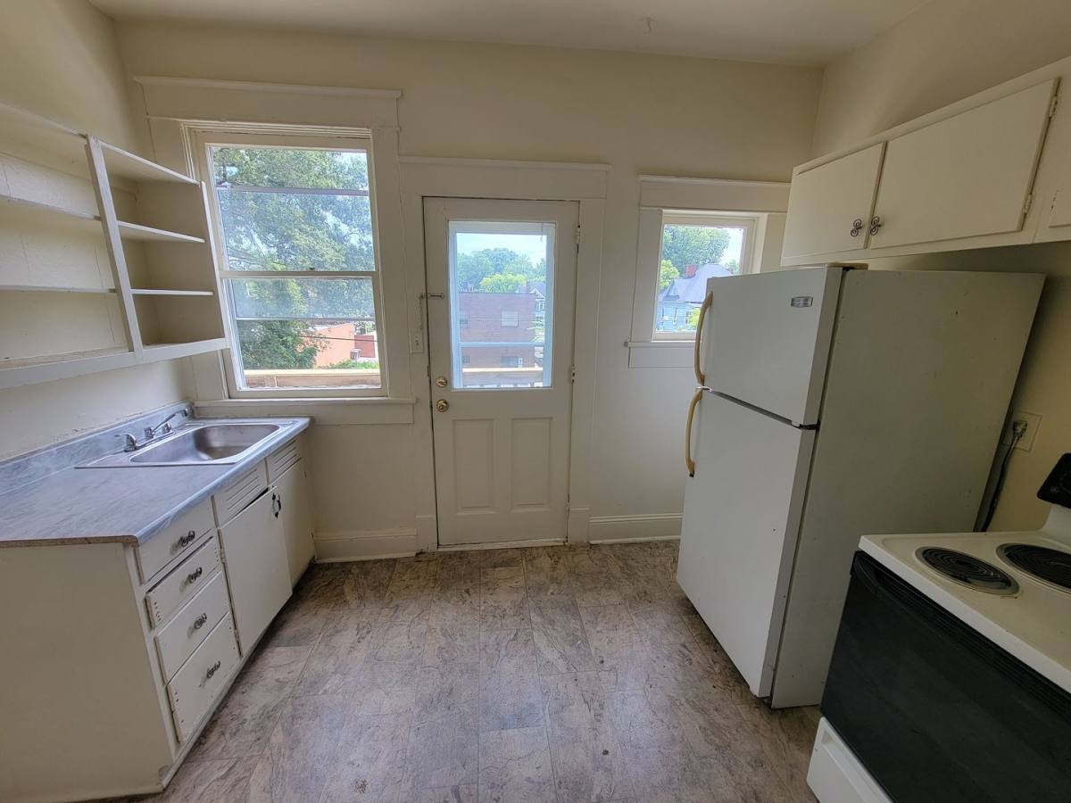 Apartment for rent at 608 Fifth Ave, Greensboro, NC 27405