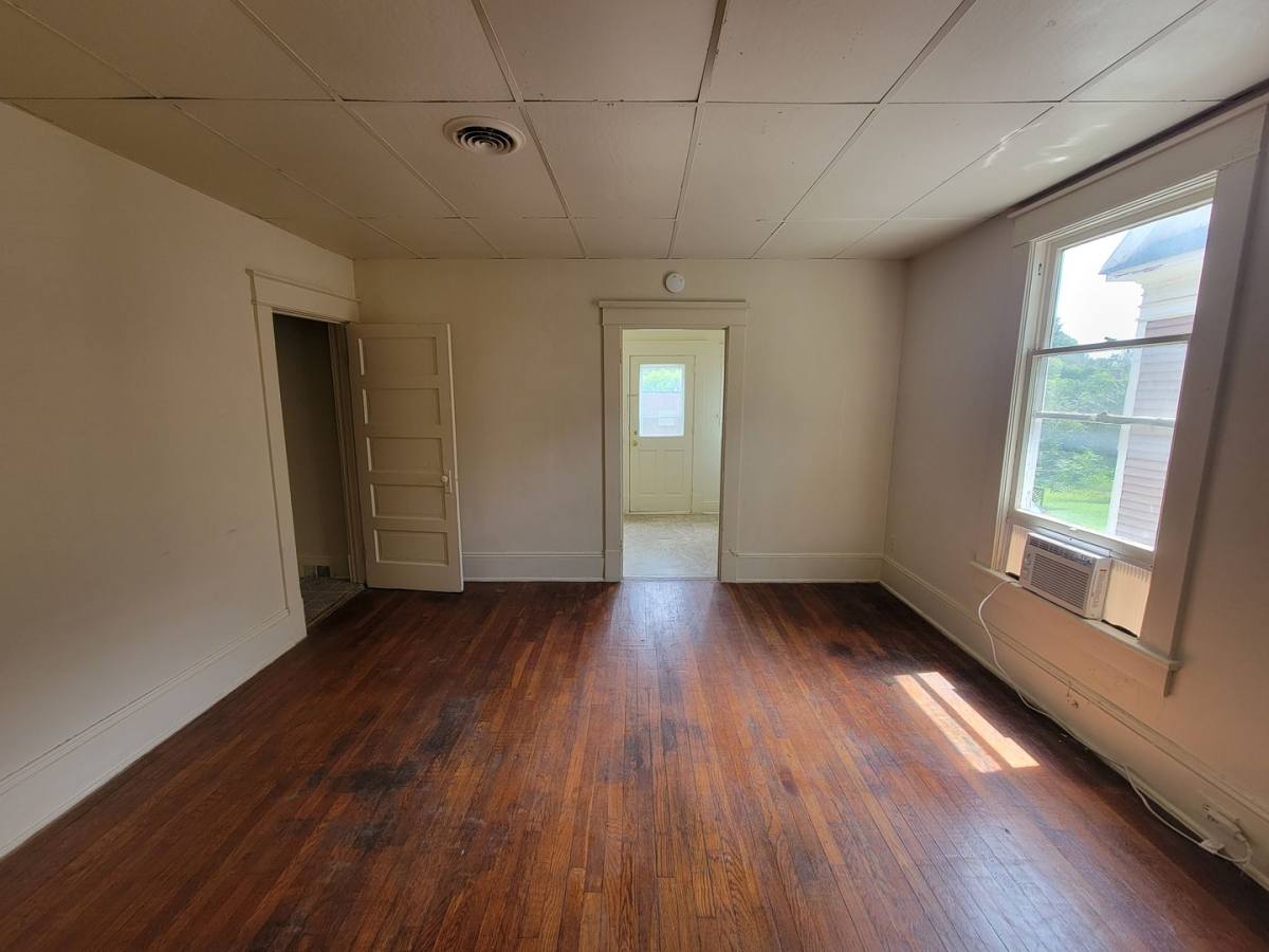 Apartment for rent at 608 Fifth Ave, Greensboro, NC 27405