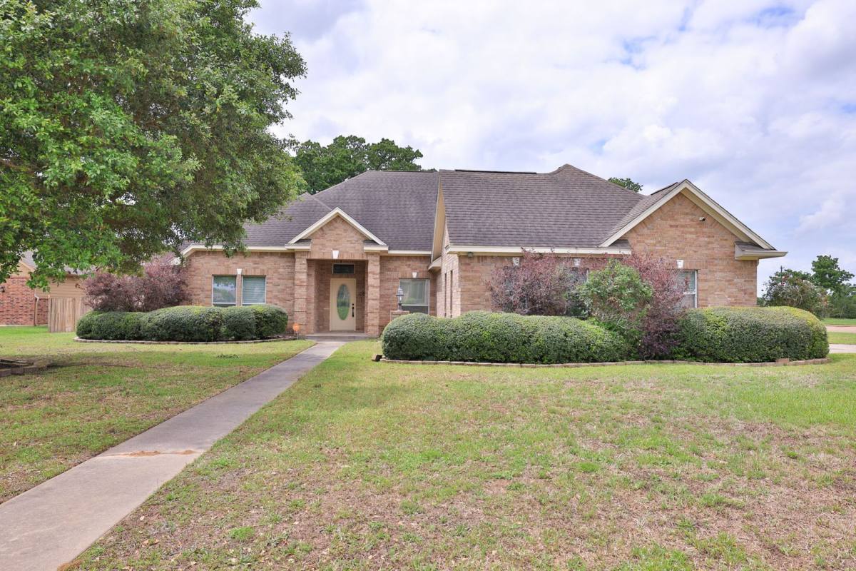House for rent at 105 Lawrence Marshall Dr, Hempstead, TX 77445