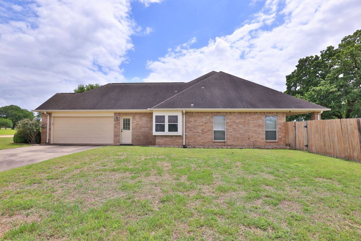 House for rent at 105 Lawrence Marshall Dr, Hempstead, TX 77445