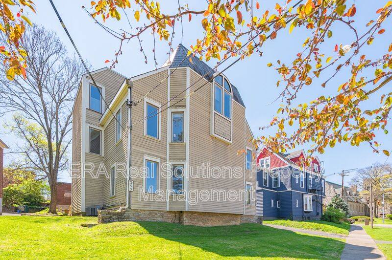 Apartment for rent at 255-257 Loraine Ave #5, Cincinnati, OH 45220